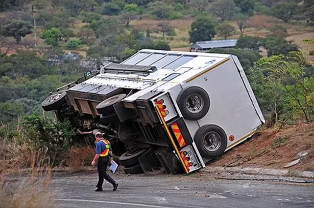 جنوب إفريقيا تُودع 12 طفلا بعد حادث تحطم حافلة مدرسية