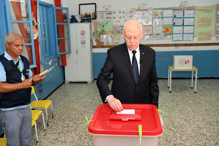 Kais Saied submits his candidacy file for the presidential elections