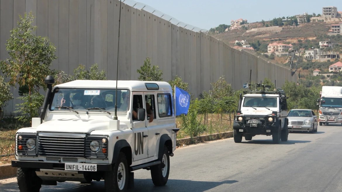 Israel evacuates its border settlements with Lebanon