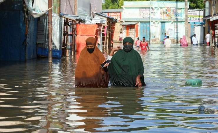 الصومال يعيش كارثة إنسانية: 101 قتيل وأكثر من مليون نازح بسبب الفيضانات