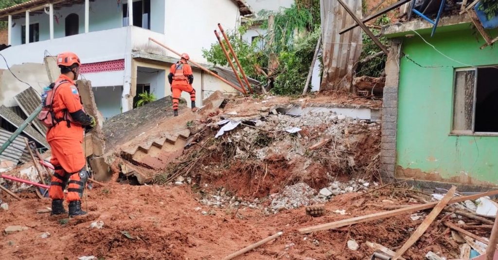 Warnings in Brazil after deaths due to floods and landslides