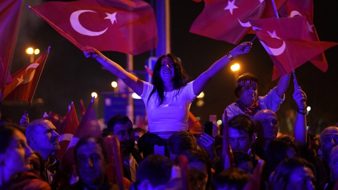 For the first time in twenty years, the Turkish opposition wins the municipal elections.