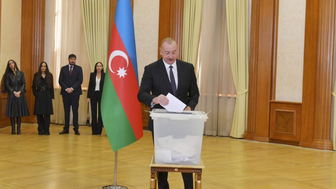 Azerbaijani President dissolves parliament, announces early elections