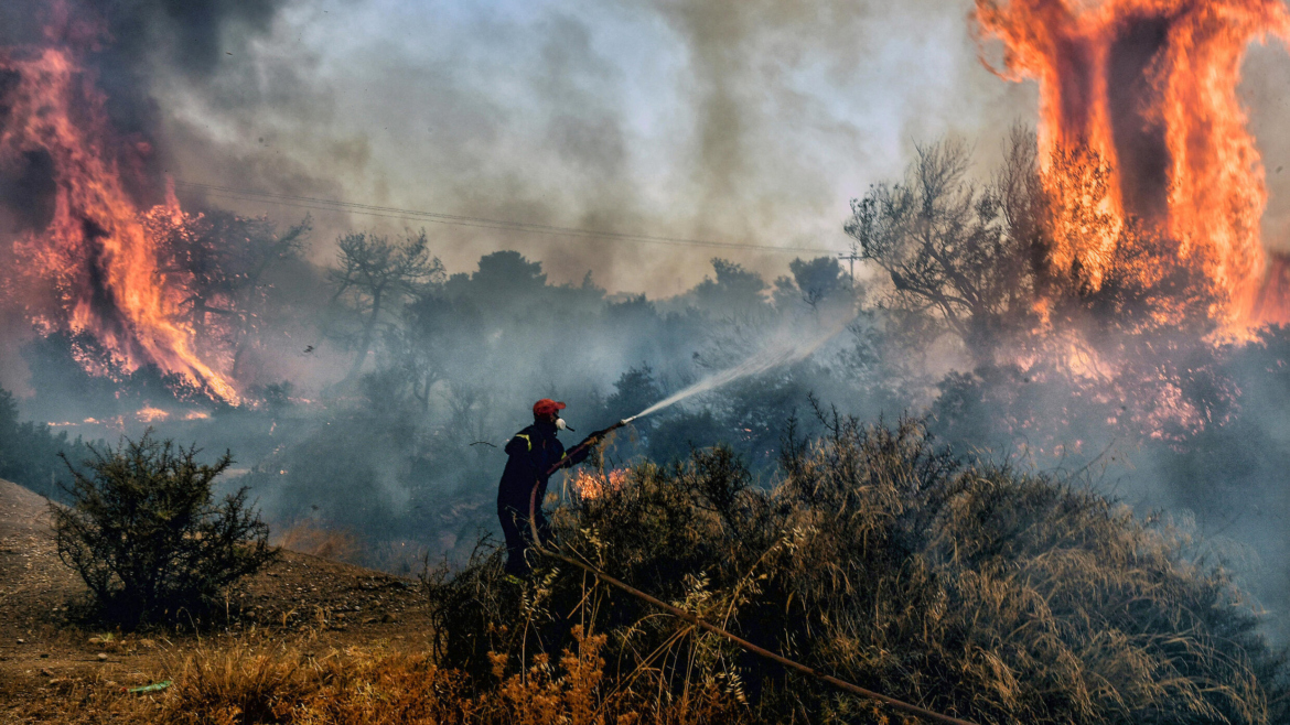 Forest fires put Greece on alert