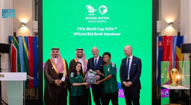 السعودية تسلم ملف استضافة كأس العالم 2034 للفيفا