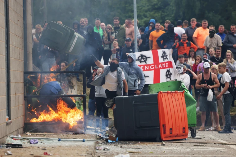 المملكة المتحدة. اعتقال 378 شخصاً على خلفية أعمال شغب اليمين المتطرف