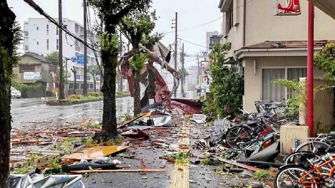 Typhoon Shanshan hits western Japan, killing at least 3