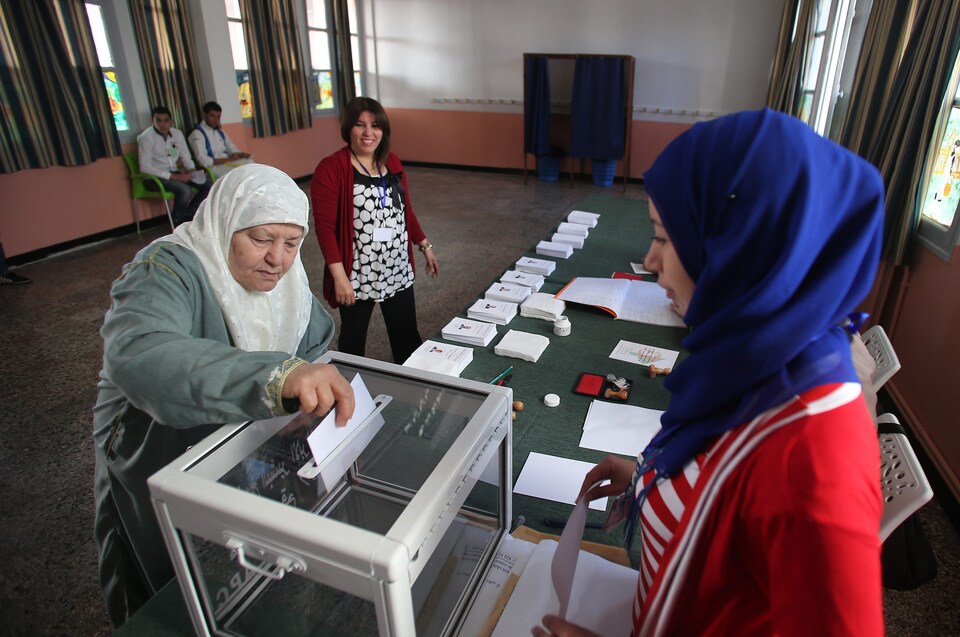 Presidential elections in Algeria…  Polling stations open for voters