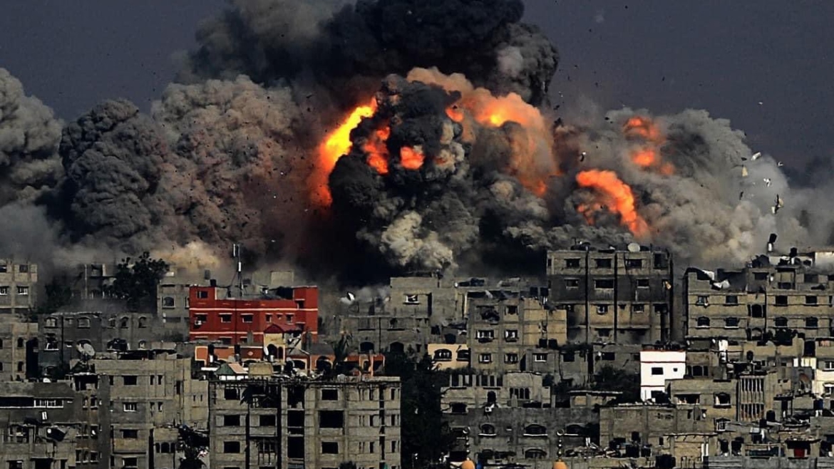 Dozens killed and wounded in Israeli raids on various areas in the Gaza Strip