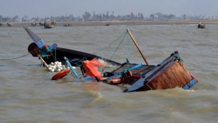 Boat capsizes in Nigeria, drowning at least 40 people