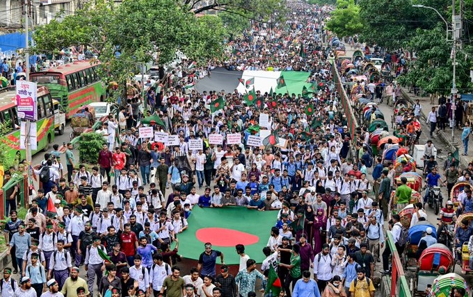 Bangladesh: Opposition BNP supporters stage mass demonstrations in Dhaka demanding early elections