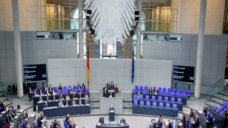 German parliament approves tougher rules for asylum seekers