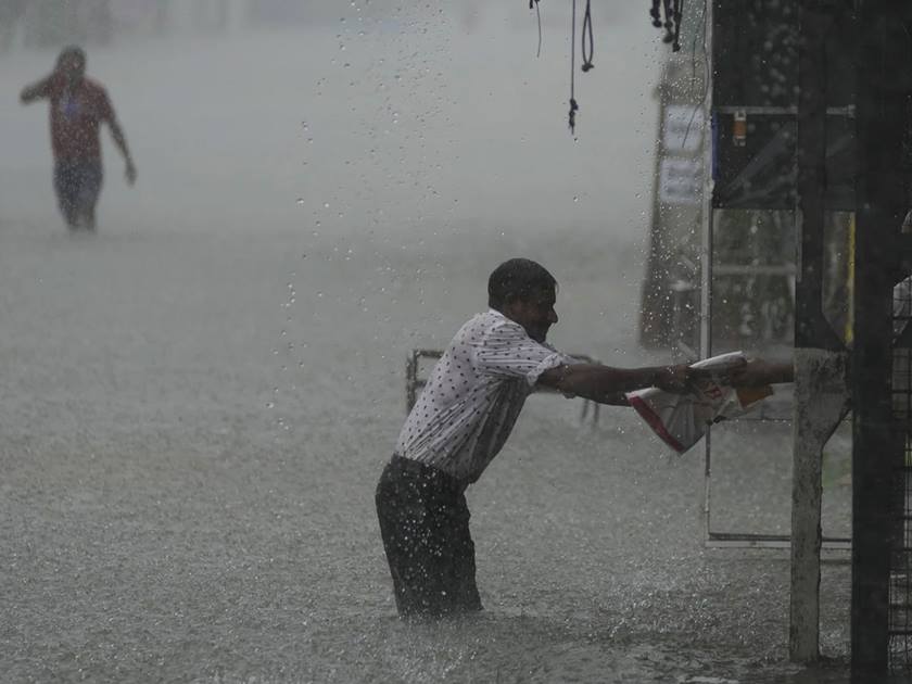 Sri Lanka:  Three people die, 7,000 others evacuated in floods