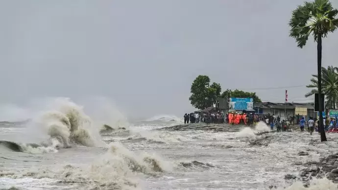 India: Thousands Evacuated as Cyclone Dana Approaches