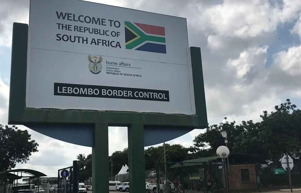 South Africa closes border with Mozambique