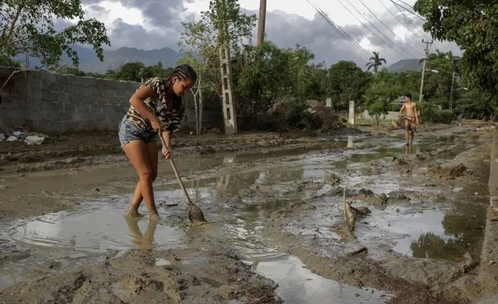 Hurricane “Rafael” Cuts Power Across Cuba