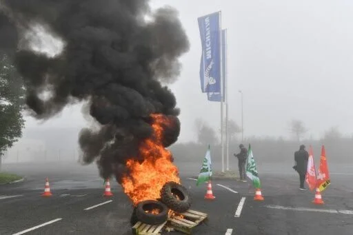 France: Michelin Workers Burn Tires in Protest Against Closure of Two Factories