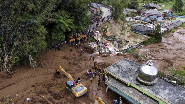 Indonesia : Devastating floods kill 16 in Sumatra