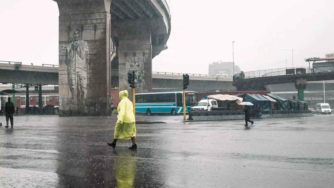 جنوب أفريقيا تعلن ”الكارثة الوطنية“ في البلاد بعد الفيضانات والعواصف