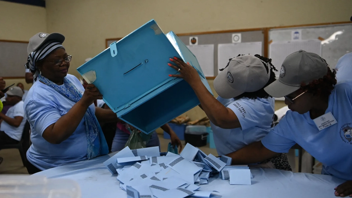 Botswana:  Ruling party defeated in general election