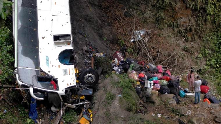 17 dead as bus plunges into ravine in Brazil