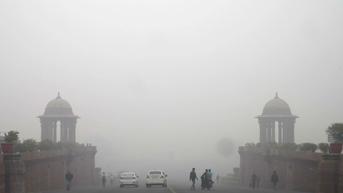 Schools Closed and Construction Halted in New Delhi Due to Air Pollution