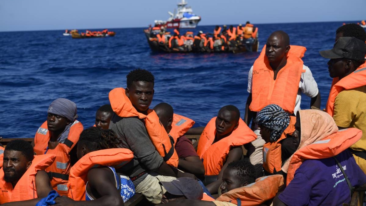 Italy: More than 400 migrants arrive in Lampedusa in one day