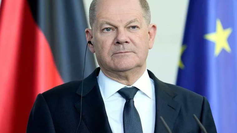 German chancellor sacks finance minister