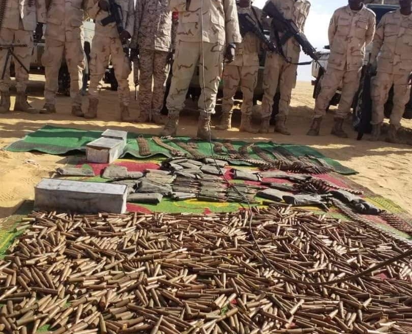 الجيش السوداني يكشف عن مصادرة أسلحة ومرتزقة في المثلث الحدودي مع ليبيا وتشاد