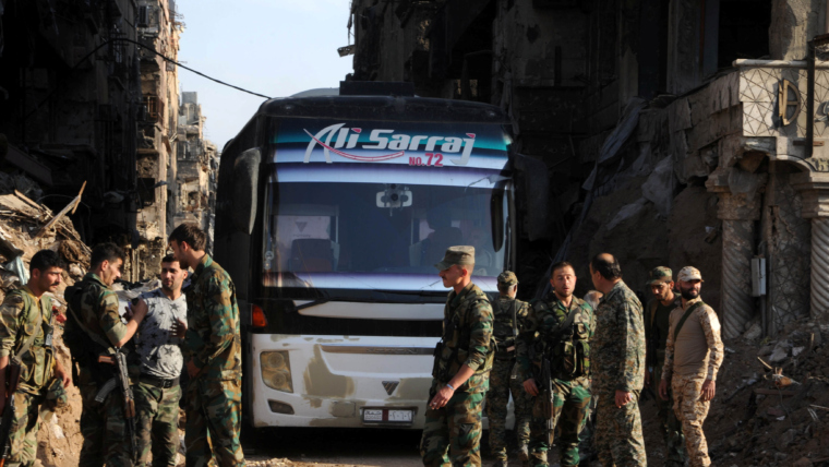 Iraq Returns 1905 Syrian Soldiers to Their Country