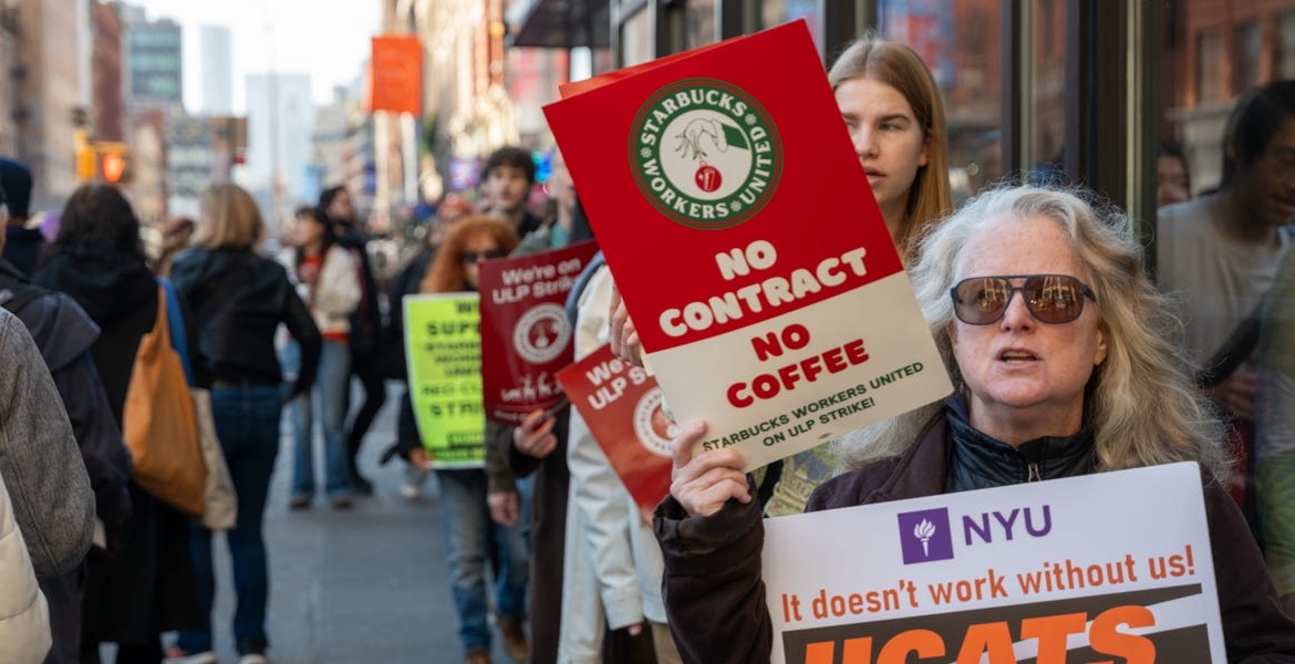 Starbucks Workers’ Strike Expands to 10 U.S. Cities Amid Wage Disputes