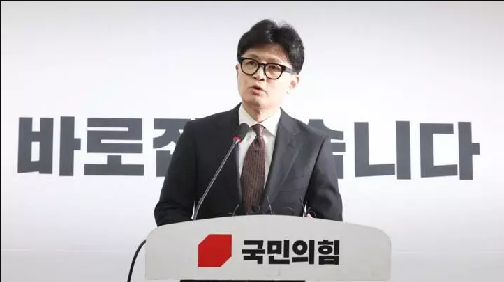 The leader of the People Power Party resigns after the impeachment of President Yoon