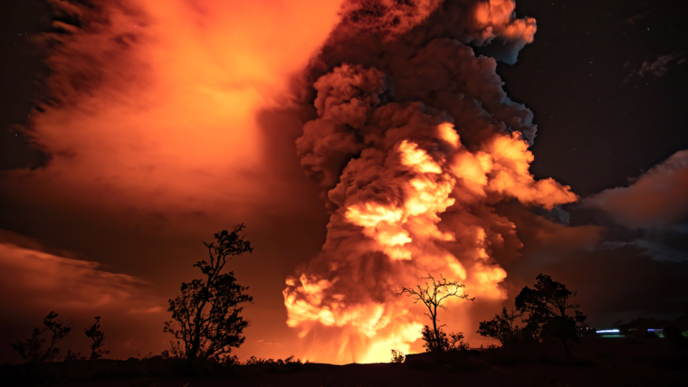 Kilauea Volcano Erupts in Hawaii with Lava Fountains