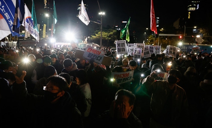 Mass Protests in Seoul Demand President Yoon’s Impeachment Amid Political Turmoil