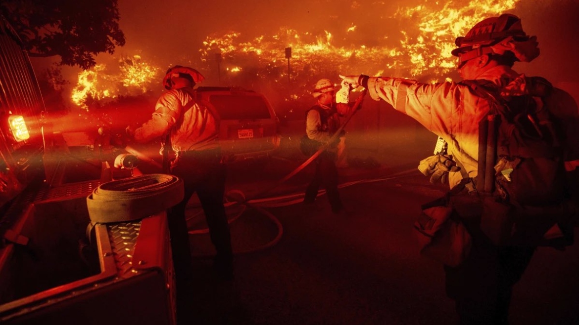 United States: Thousands Evacuated Due to Massive Wildfire in Malibu, California