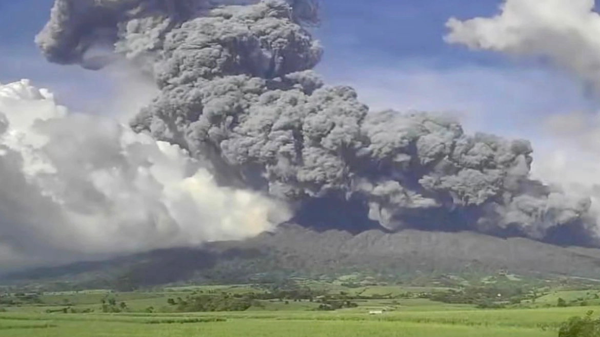 Philippines: Nearly 87,000 people evacuated after Kanlaon volcano erupts