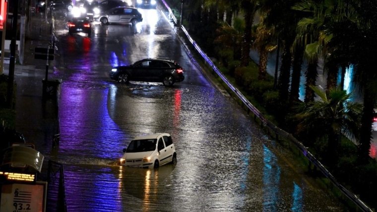 Greece: Heavy rains cause disruption in Athens and Evia