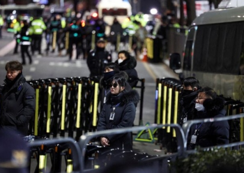 South Korea: Anti-corruption authorities hand over arrest warrant for ousted president to police