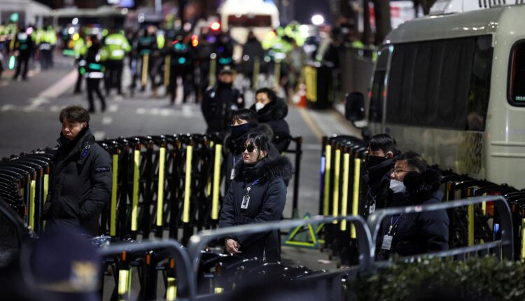 South Korea: Anti-corruption authorities hand over arrest warrant for ousted president to police