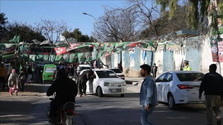 باكستان: مقتل 10 أشخاص في هجوم على موكب شاحنات