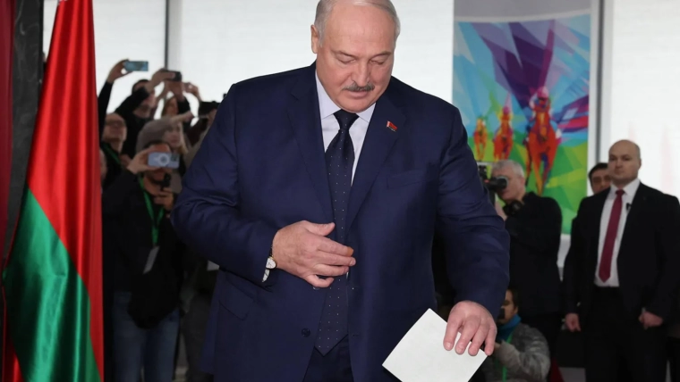 Belarus: Lukashenko wins landslide victory in presidential election