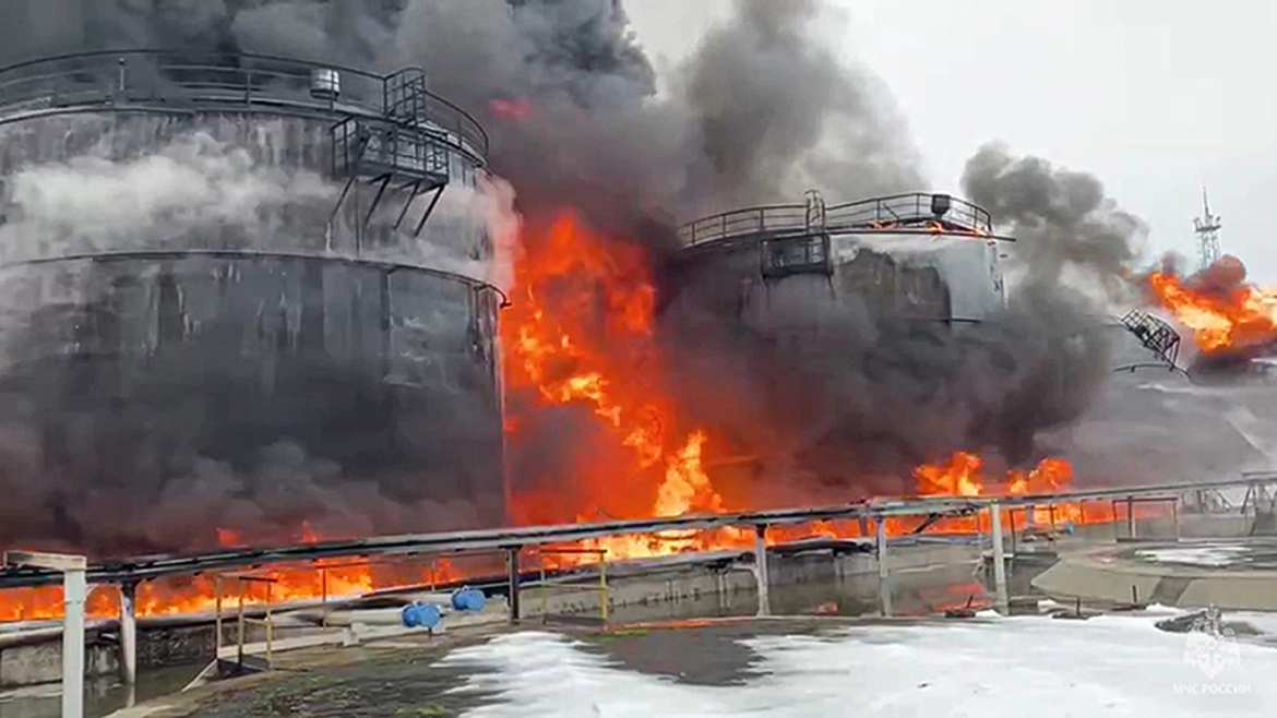 Drone Attack Ignites Oil Refinery in Volgograd, Russia