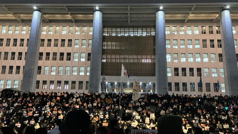 Massive Protests in Seoul Demand Investigation into Ousted President Yoon Seok-youl