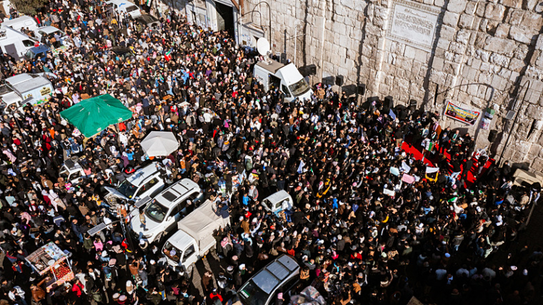 Trampling at the Umayyad Mosque in Damascus Leads to Deaths and Injuries, Including Children