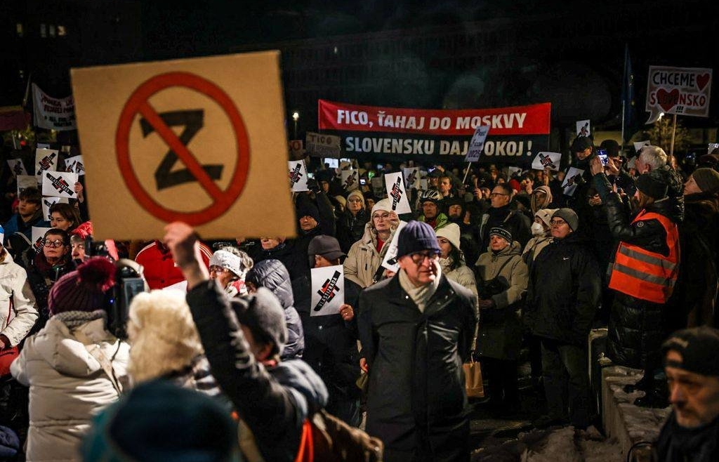 Slovakia: Massive Protests Against Fico’s Pro-Russia Policy