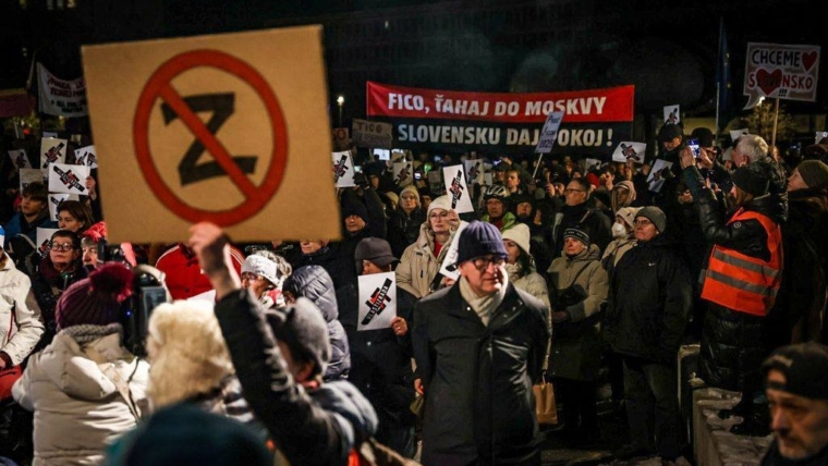 Slovakia: Massive Protests Against Fico’s Pro-Russia Policy