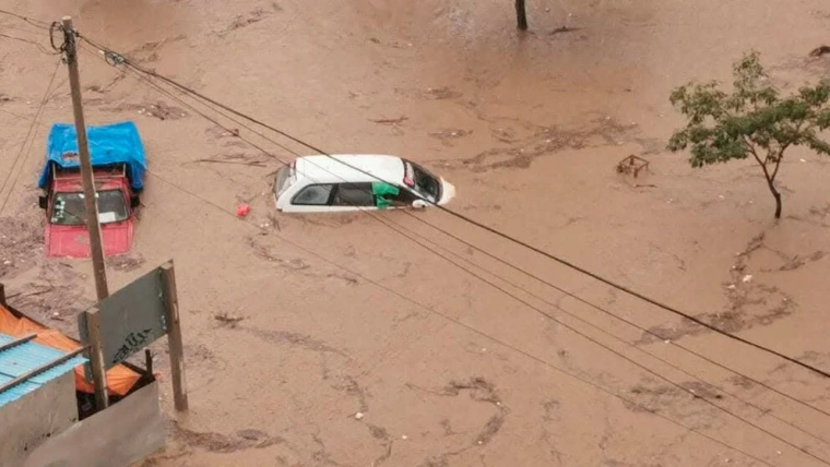 فيضانات مدمرة في بوليفيا: 37 قتيلًا وتشريد الآلاف بسبب الأمطار الغزيرة