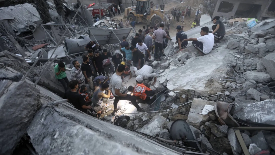 14 قتيلاً و15 جثة تحت الأنقاض في غزة خلال 24 ساعة