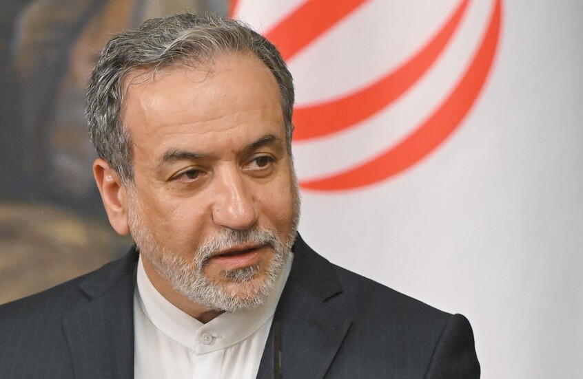 وزير الخارجية الإيراني عراقجي يعلن استعداده لزيارة باريس وبرلين ولندن لإحياء المفاوضات النووية