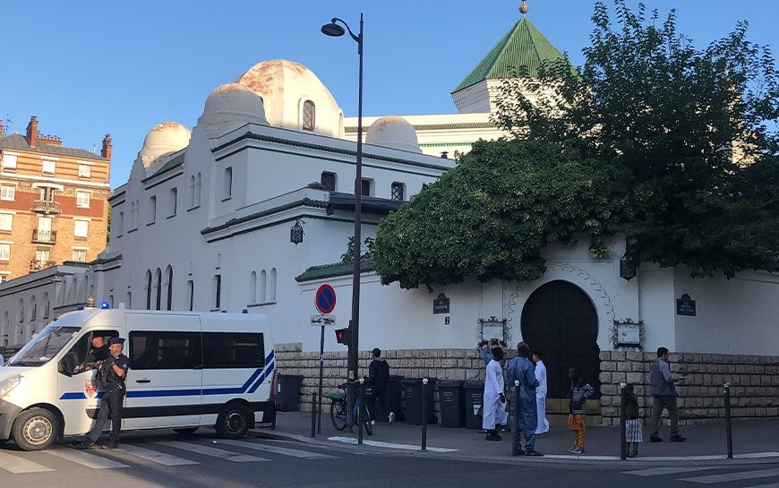 مقتل مصلٍ مسلم طعنا داخل مسجد في لا غراند كومب بفرنسا